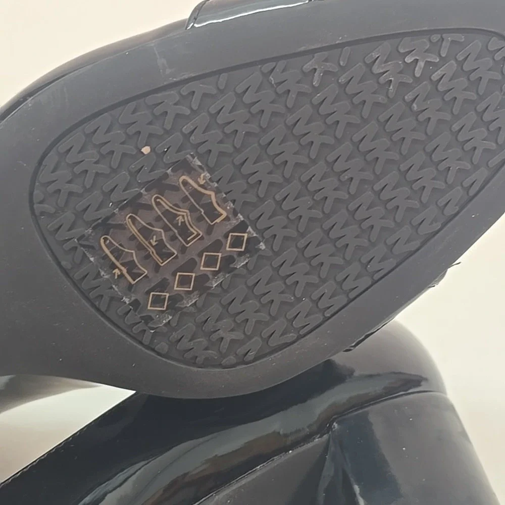 Michael Kors Womens Jilly Flex Pump Black with Gold Logo‎ Sz 6.5 W